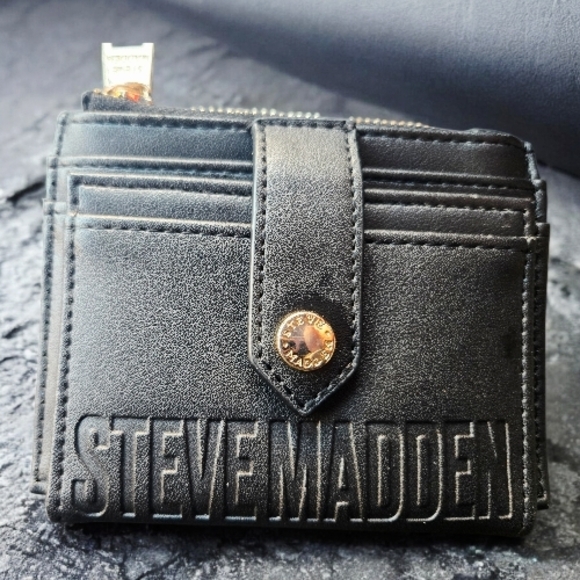 Steve Madden Handbags - Steve Madden bi-fold Wallet W 7 Slots